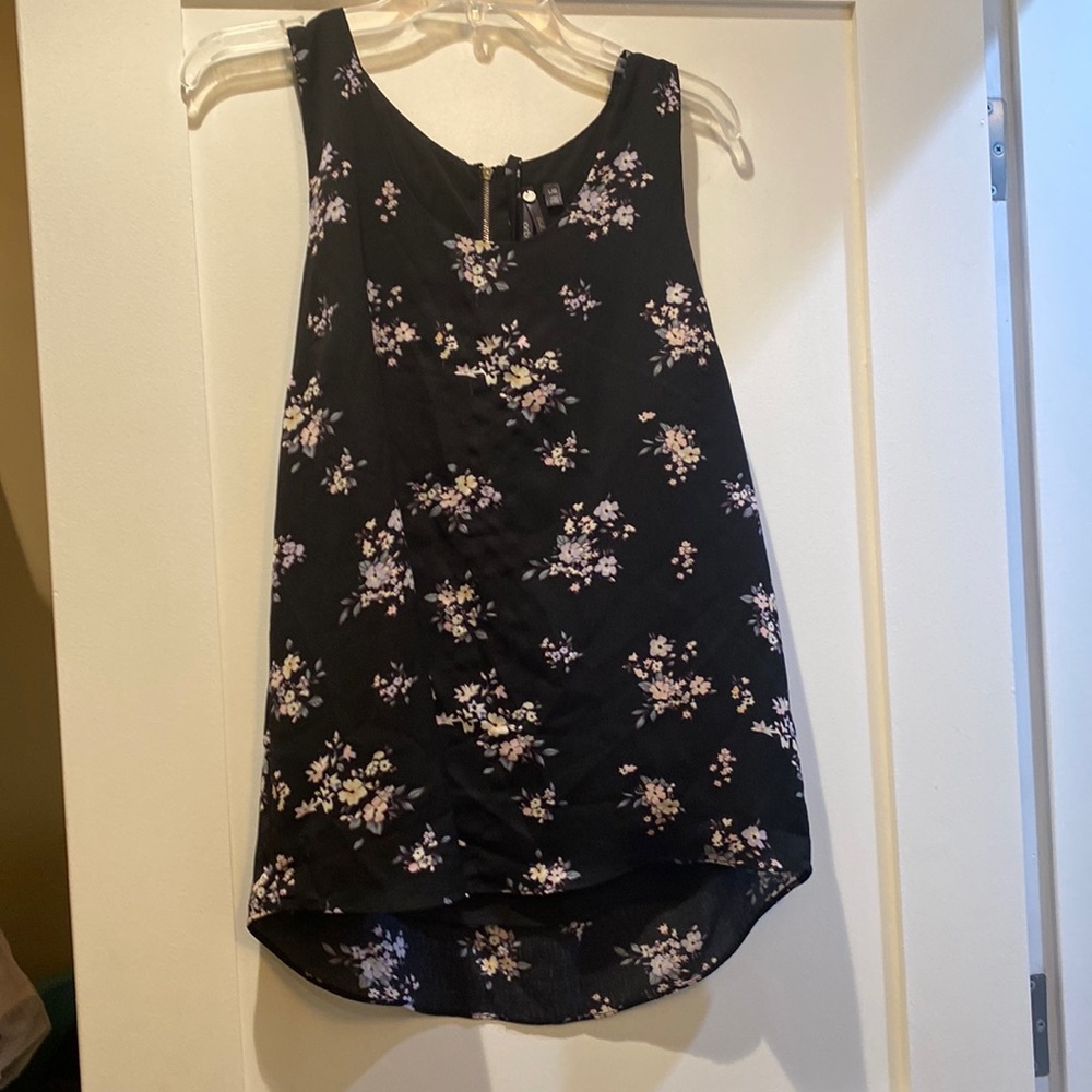 Sleeveless top by Orb.life  size L